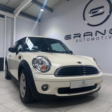 MINI HATCH 1.6 First Hatch